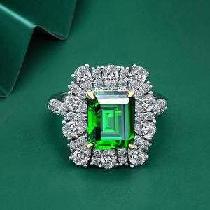 Szmaragdowy Cut Halo Zielony Utworzony Diament Ring Dla Kobiet Zaręczyny Wedding Party Srebrne Pierścienie Biżuteria Kochanka Prezenty Mody Akcesoria