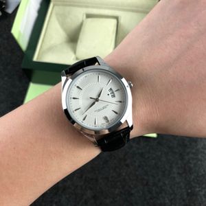 Högkvalitativ tre Needle Series Luxury Mens Watches Quartz Watch Designer armbandsur Rollmärke Läderrem kontrakterad style2487