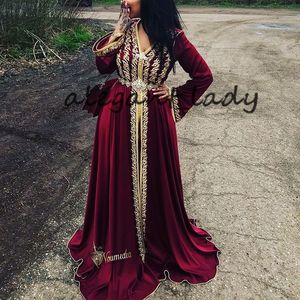Burgundy Marockansk modedesigner Traditionell kaftan Gold Broderi Långärmad Muslim Arabisk Dubai Evening Prom Klänningar