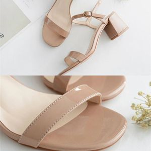 2020 Nya bröllopskor Kvinnor Designerskor Sandal Buckle Shoes Plus Size 34 till 43 Gratis frakt