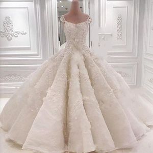 Dubai Elegante lange Brautkleider 2020 quadratische Perlen Spitze Applikationen Tüll Ballkleid Brautkleid wunderschöne sexy Mieder Schnür-Brautkleider