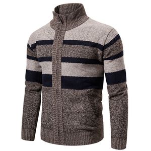 Maglioni lavorati a maglia da uomo di design Collo alla coreana Maglione di lana invernale Maglione con cerniera Cardigan Felpa Maglione sportivo da uomo a righe Cappotto Giacca Pullover