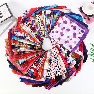Sciarpa di seta Designer Sciarpa di lusso per donne Scarpe Designer 20 disegni Wrap Fashion Wrap Weadera da 50 cm Bandani quadra