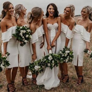 Little White Knee Length Sheath Short Bridesmaid Dresses Strapless Off Axes Side Split Maid of Honor Gowns Wedding Party Wear B147
