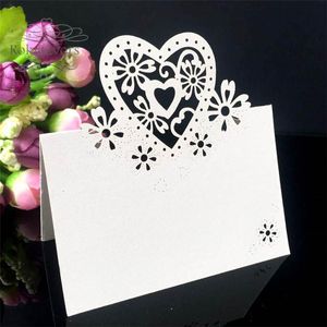 100 sztuk Laserowy Cut Heart Paper Place Party Party Favors Table Decoration Prezenty Ślubne Dostawy Zdarzenie Rocznicowe Prezenty