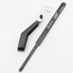 Слесарь поставляет Goso Hu64 Fast Lock Pick Tool Opener, чтобы открыть блокировку Benz