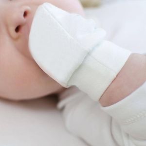 A854 Jesień Niemowlę Baby Bawełniane Rękawiczki Zdrap Rękawiczki Stripe Soft Mitherns Baby Rękawiczki 0-3month