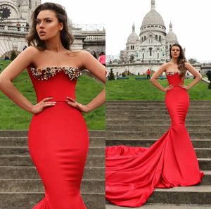 Red Mermaid Evening Dresses Crystal Beading Strapless Satin Prom Dress Sexy Backless Sweep Train Party Wear robes de soirée