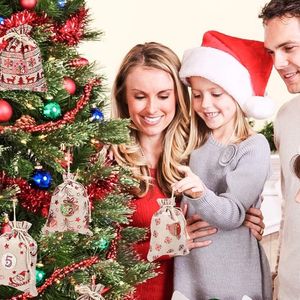 Moda Ağacı Asılı Küçük Bez Çanta Noel Çantası Advent Takvim Hediye Çantası Noel Süslemeleri Çocuklar tarafından sevilen T2I51311