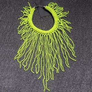 Girocolli con perline lunghe da donna gialle al neon di moda europea Collana con catene di perline con nappe grosse fluorescenti a stella punk