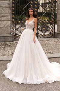 V Neck Bröllopsklänningar Brudklänningar för Flickor Rhinestone Beading Lace Applique Wedding Gowns Court Train Robe de Mariée Custom Made