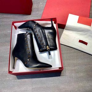 New designer short boots, luxury leather boots, good quality designer zipper boots, new female designer rivet short boots