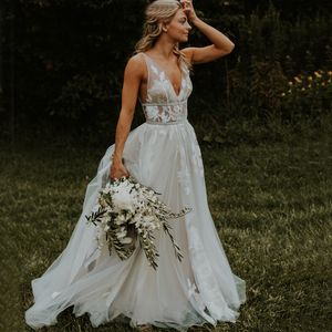 2021 Sexig Backless Boho Bröllopsklänningar En Line Appliques Floral Lace Deep V Neck Bohemian Beach Bridal Gowns Country Wedding Dress Vestidos