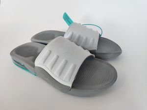 Nya högkvalitativa sportpar tofflor Slip Sandaler Skor Gummi Slide Sandal Beach Causal Slipper Sommar Flip Flops Fashion Slippers