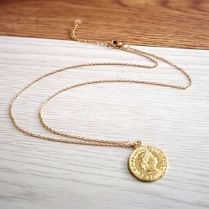 Einfache Lange Goldene Halskette großhandel-2021 einfache vintage geschnitzte münze halskette für frauen mode gold silber figur figu medaillon anhänger lange halsketten boho schmuck