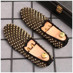 New Trend style Men's pointed toe Rivet rhinestone Shoes Flats Male formal Homecoming Dress Wedding Prom Shoes zapatos hombre