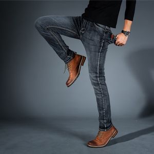 Мужские джинсы 2021 холил мужской середины вырезывания Спандекс джинсовые тонкие брюки для деловых джинсов синего и черного цвета