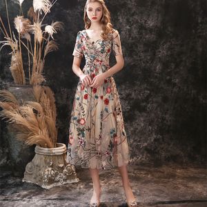 Eleganckie suknie wieczorowe V Neck Krótkie rękawy Koronki Haft Prom Suknie 2020 Custom Made Lace-Up Back-Up Herbata Długość Specjalna okazja Sukienka