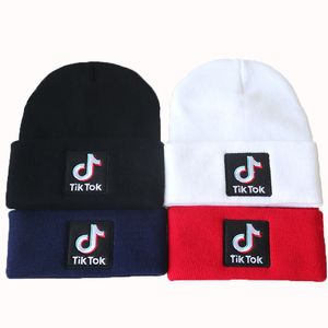 Unisex hattar tiktok broderi casual beanies för män kvinnor varm stickad vinter hatt mode brev tryck kepsar