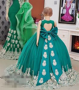 Abito da ragazza di fiori verde cacciatore con fiocco in pizzo con applicazioni di fiori con scollo a V Littler Girls Evening Party Prom Dress Pageant Abiti di laurea economici