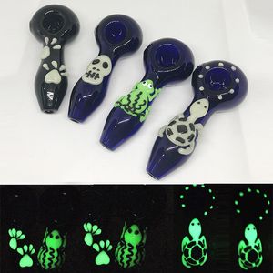 Luminoso Pipa Rana Tartaruga Bruciatore a nafta 4 pollici Tartaruga di vetro Si illumina al buio Tubi Piedi Mano Teschio Tabacco Erbe secche per Cucchiaio da fumo Stampa personalizzata Design personalizzato