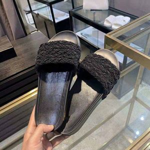 2021 Nowe Designer Pearl Panthers, luksusowe sandały damskie, dobrej jakości pantofle płaskie, najwyższej jakości sandały projektantów
