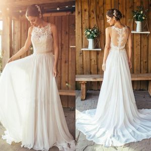 2021 Abiti da sposa bohémien Appliques in pizzo Abiti da sposa da spiaggia Bottoni su misura Sweep Train Una linea Boho Abito da sposa