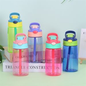 15 унций 450 мл Пластиковая чашка-непроливайка Стакан для малышей Непроливающая изолированная бутылка Летние прозрачные красочные детские кружки для воды с соломинкой оптом оптом