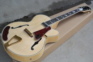 La chitarra elettrica di colore naturale di legno naturale cava su ordinazione della fabbrica con il battipenna rosso, l'hardware dell'oro, può essere personalizzata