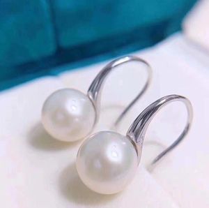 Naturligt färskvatten Pärlörhängen Kvinnor S925 Silver Round Bead Ear Hook örhängen 14K Guldinjektion Sårtråd örhängen