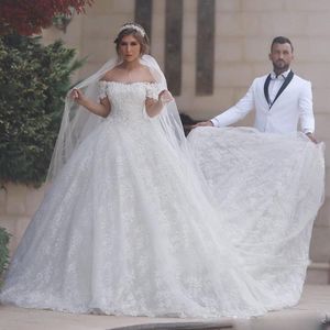 2020 Bröllopsklänningar Prinsessan Bridal Ball-kappor Lace Appliques Off Shoulder Wedding Gowns Petites Plus Size Custom Made