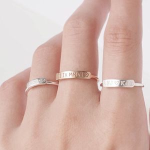 1pcs Dainty Anpassad Graverad Initial Bar Ringar Kvinnor Handgjorda Staplable Anpassad Namn Nummer Ring Vänner Present Rose Gold Färg