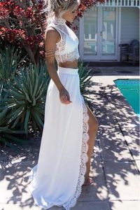 Stunning 2 Piece Graduation Party Dresses High Neck Lace Top Chiffon Kjol Long Evening Gownns Slit Ny White Prom Dress