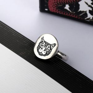 Netter Buchstabe Katzenring für Frauen mit silberschildem Ring -Persönlichkeit von Frauen mit silberischem Ring. Charme Ring Mode Schmuckversorgung