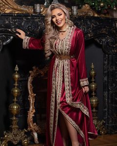 Marockanska kaftan kvällsklänningar pärlor handarbete muslim burgundy guld detalj långärmad arabisk abaya prom klänning robe de soiree