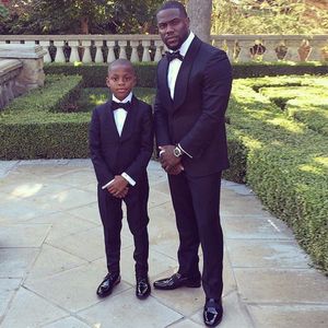 Classy Black Child Mens Passar Slim Fit Bröllop Grooms Tuxedos Sjal Lapel Tre Pieces Formal Blazer Kid Prom Suit (Jacket + Pants + Vest)