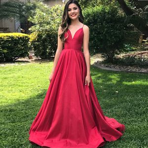 Elegancki pasek spaghetti V-Neck Open Back Red Prom Sukienka Abiye Gecee Elbisesi Bez Rękawów Satin Sukienki Wieczorowe Długie