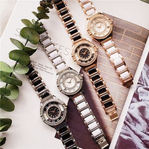 40mm 석영 다이아몬드 시계 로마 숫자 다이얼 남성 시계 새로운 패션 디자이너 opp 가방 무료 배와 6colors를 손목 시계