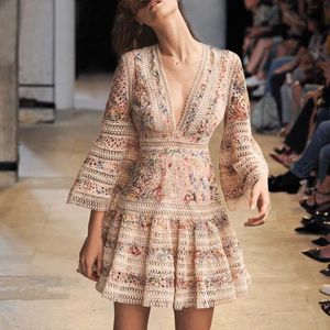 SHTONGHUA Self Portrait Dress 2020 Donne High-end stampa Ricamo floreale Scava Fuori Abito in pizzo Con scollo a V Rosa Bohemian Beach