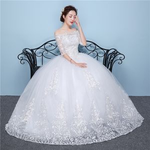 Abito da sposa semplice di moda a mezza manica con scollo a barca in pizzo bianco, lunghezza del pavimento di qualità Hiqh, grande ricamo al largo della spalla