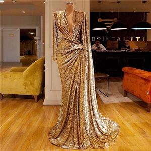 2021 Sparkly Sequined Gold Aftonklänningar med DEEP V Neck Pleats Långärmade Sleeves Mermaid Prom Dress Dubai African Party Crow