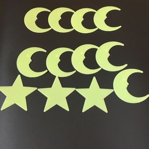 8cm 3d Star Moon Wall Stickers Fluorescerande klistermärke Glöd i Dark Calcomanías de Pared Barnrum Vardagsrum Lysande Väggdekaler