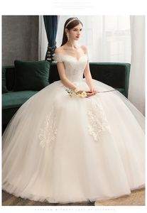 Seksowna Sweetheart Koronki Suknia Balowa Łódź Neck Suknie Ślubne Aplikacja Zroszony Kwiaty Kaplica Pociąg Bride Gown Vestido de Noiva