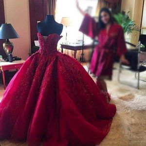 럭셔리 어두운 빨간 공 가운 웨딩 드레스 2021 연인 레이스 Applique 신부 가운 뒤로 레이스 웨딩 드레스 사용자 정의 만든