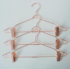 Estilo nórdico rosa calças de metal calças saia ganchos de folga com clipes cabide rack loja loja organizador de guarda-roupa