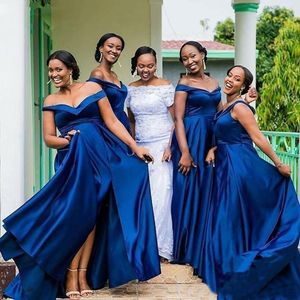 Kraliyet Mavi Ülke Nedime Elbiseler Bir Hattı Kapalı Omuz Boyun Yan Bölünmüş Düğün Konuk Elbise Sweep Tren Saten Hizmetçi Onur Törenlerinde