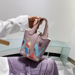 Designer- Handväskor Purses Women Cartoon Doodle Bucket Bag Mini Girls Shoulder Bags New Ladis Crossbody Bag