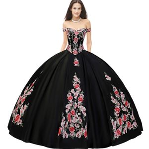 Uroczy Off Ramię 2 Sztuki Odpinany Czarny Charro Quinceanera Dress Rose Floral Apple Crystals Basque Waist Sweet 16 Ball Suknia