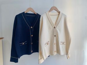 Kvinnors Höst Ny rekommendation Fransk elegant Gold-Rim Button Sweater Cashmere Mjuk vaxartad hudvänlig platt och texturerad stickad cardigan