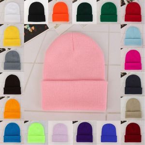 Nowa zimowa dzianina czapka kapelusze dla kobiet mężczyźni moda casual czaszki czapki wysokiej jakości na zewnątrz stałe kolor ciepły kapelusz podróży 24 style